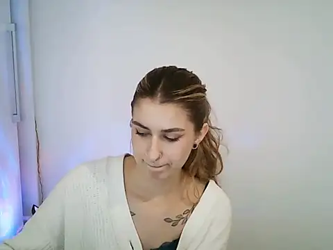 NinaBlond1 live sex cam