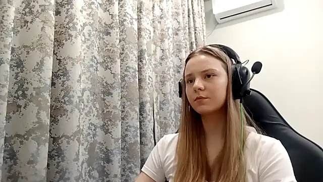 CrackShirker live sex cam