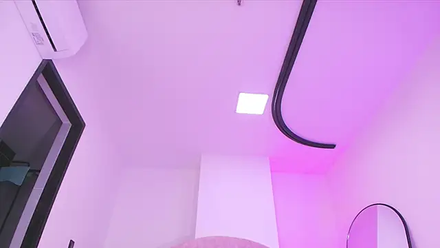 vale_ross_'s cam snapshot