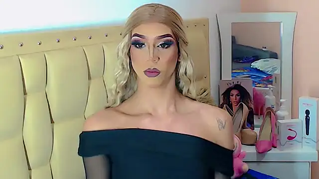 briana_sex32's cam snapshot