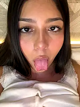 Maii_chan live sex cam