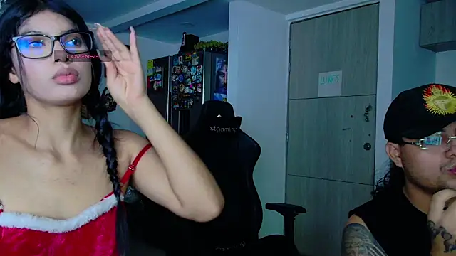 latin_couple77's cam snapshot