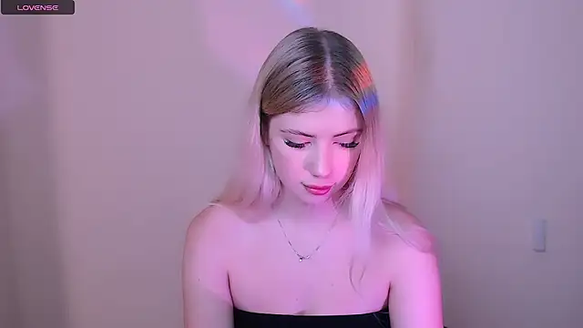 AliceHotty_'s cam snapshot