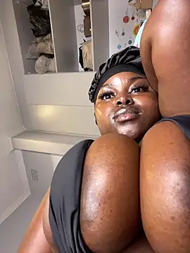 Honeycoco0211 live sex cam