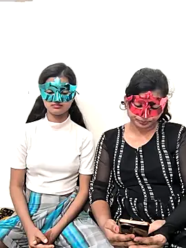 your_chandni04 live sex cam