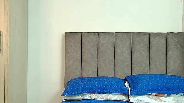 karina_lewis_'s cam snapshot