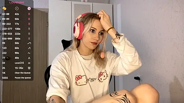 FoxySable's cam snapshot