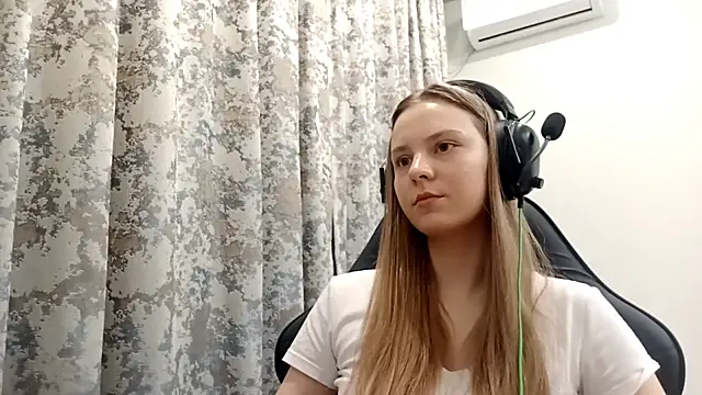 CrackShirker's cam snapshot