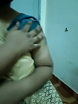 Paru_Tamil_Ponnu live sex cam