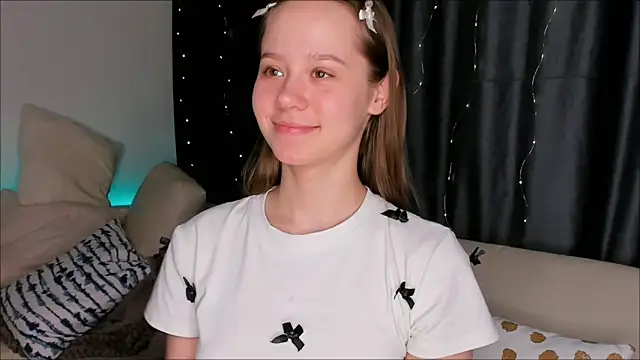 ViollaFoxy's cam snapshot