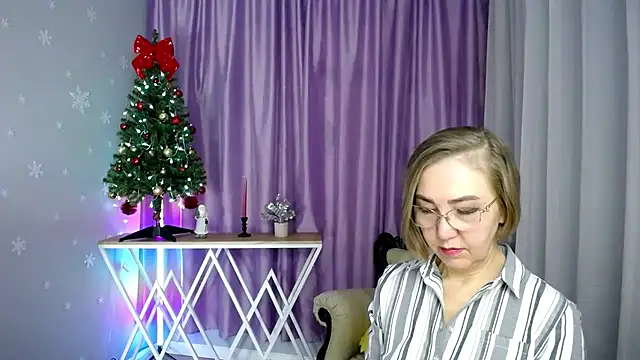 queen_a_n_i's cam snapshot