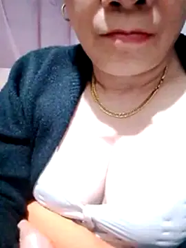 small-house123's cam snapshot