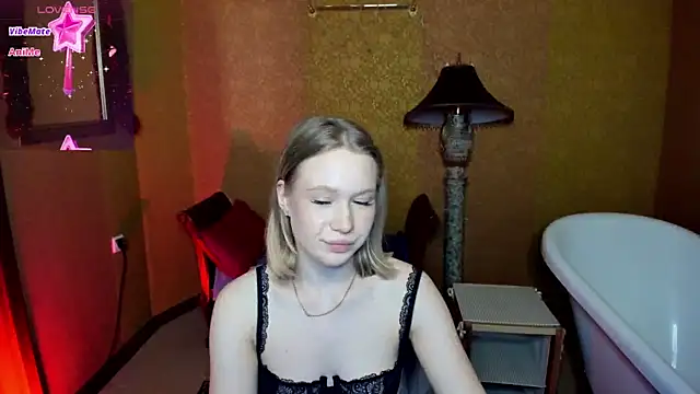 RebeccaLewis's cam snapshot