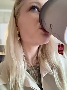 TeaseKitten- live sex cam