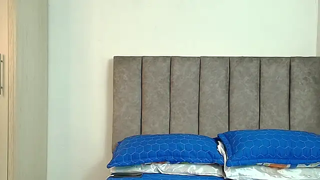 karina_lewis_'s cam snapshot