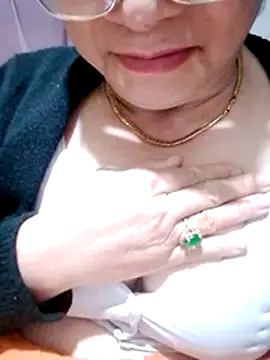 small-house123's cam snapshot