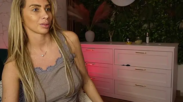 angel_wow_'s cam snapshot