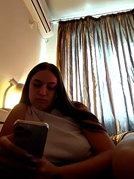 MayaGlow's cam snapshot