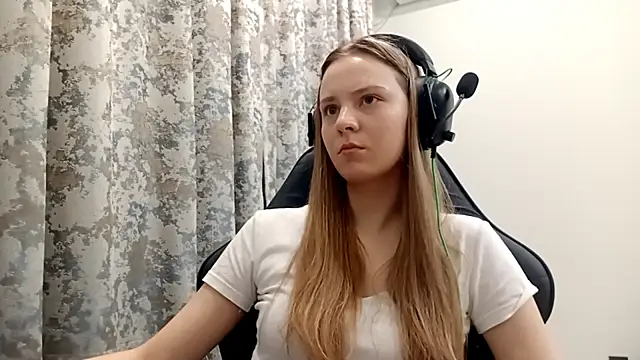 CrackShirker's cam snapshot