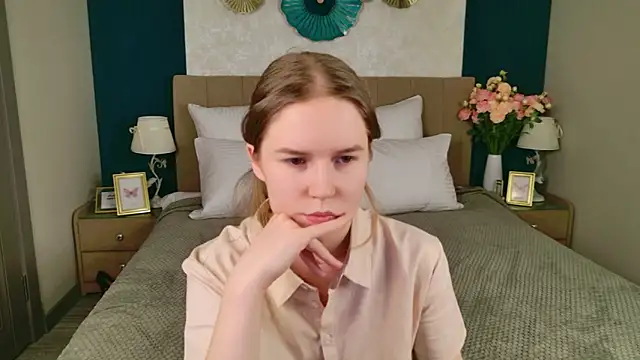 Alida_Brice's cam snapshot