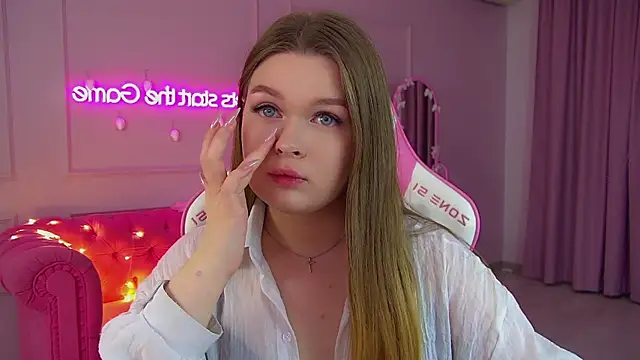 CrystalLyons's cam snapshot