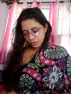 thanusi_2's cam snapshot