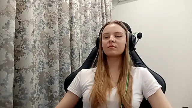 CrackShirker's cam snapshot