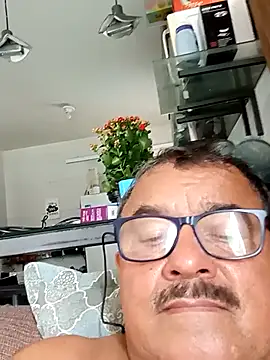 Misterymem63's cam snapshot