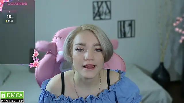 Megan_Lora's cam snapshot