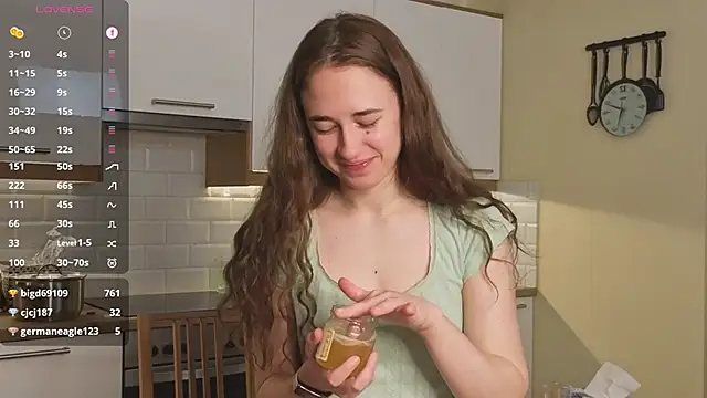 SudieNatera live sex cam