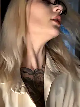 TeaseKitten-'s cam snapshot