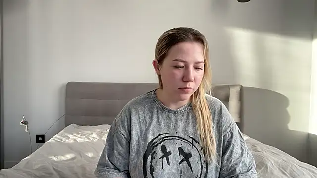 Embersweetbunny's cam snapshot