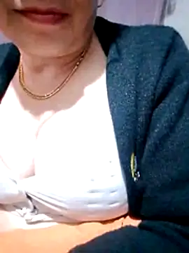 small-house123's cam snapshot