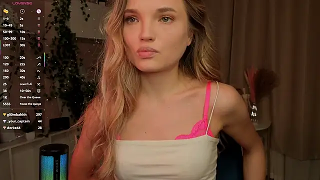 JulieLupo's cam snapshot