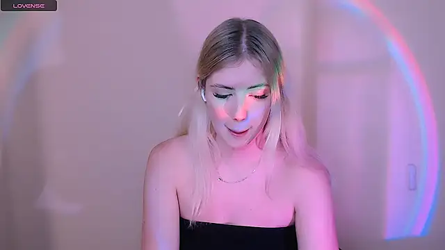 AliceHotty_'s cam snapshot