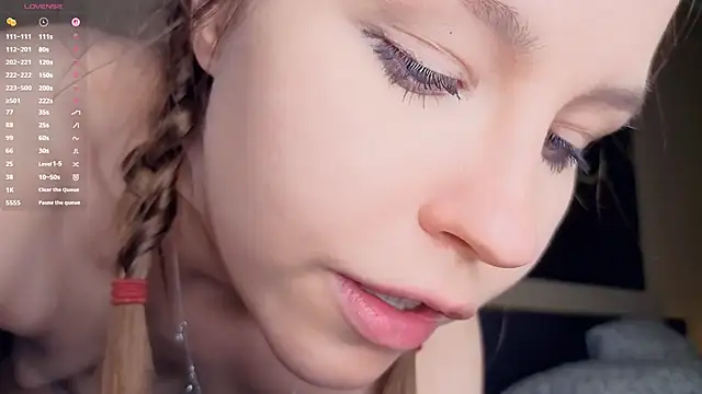 MaliaBourraine live sex cam