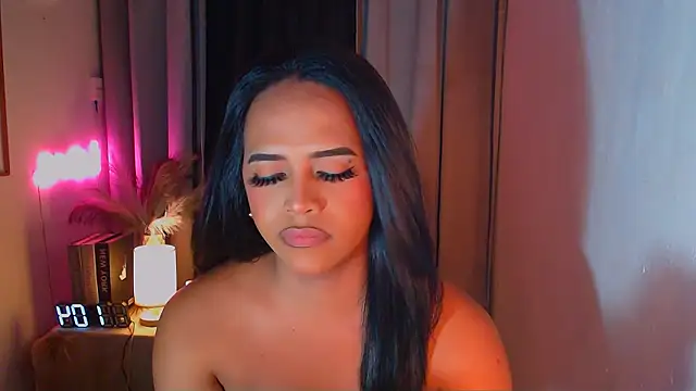 Lorainnelustts live sex cam