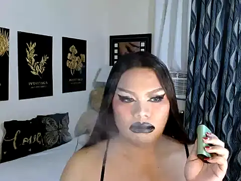 TSbrianaHugeCock live sex cam