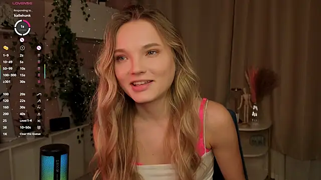 JulieLupo's cam snapshot