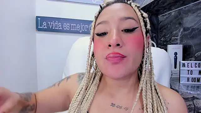 miss_danika's cam snapshot