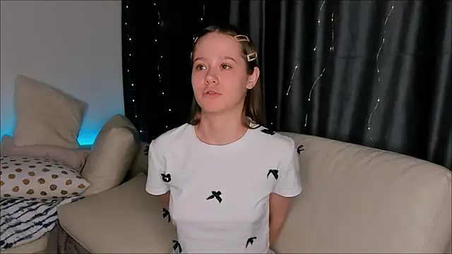 ViollaFoxy's cam snapshot