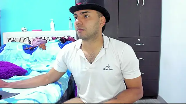 LazyandSniffer28 live sex cam