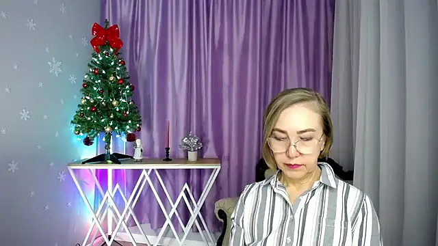 queen_a_n_i's cam snapshot