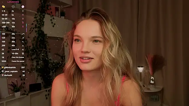 JulieLupo's cam snapshot