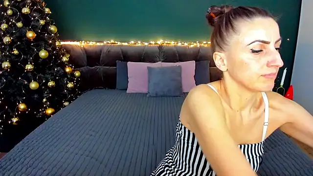 Rebecca_Diamond's cam snapshot