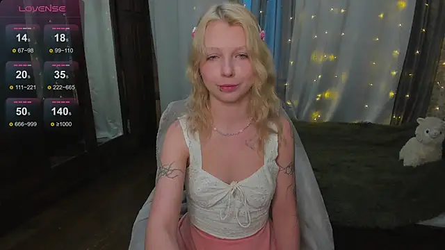 EveLittleSinner live sex cam