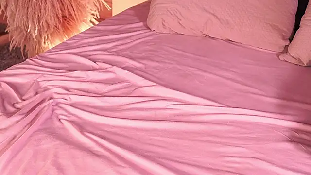 IzzyWild's cam snapshot