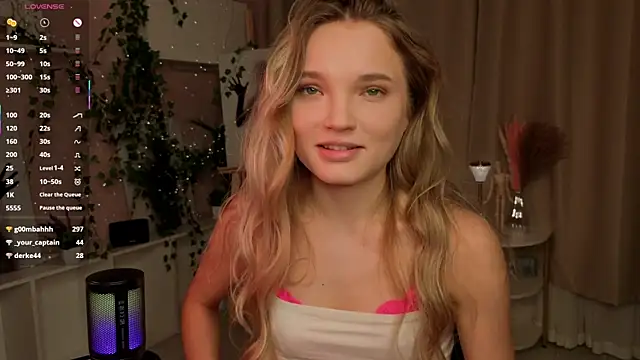 JulieLupo's cam snapshot