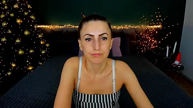 Rebecca_Diamond's cam snapshot