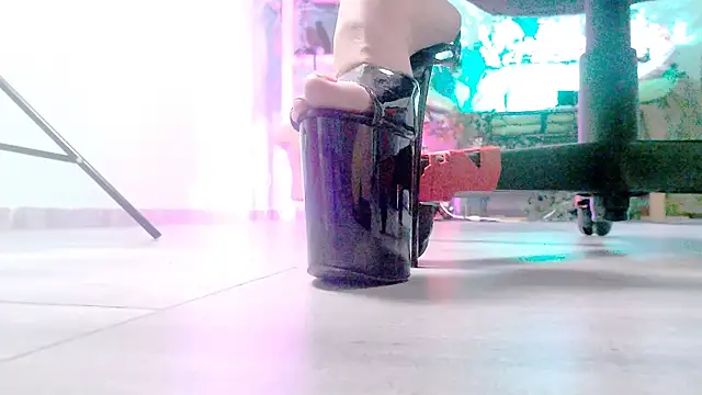 MonicaMaxwel's cam snapshot